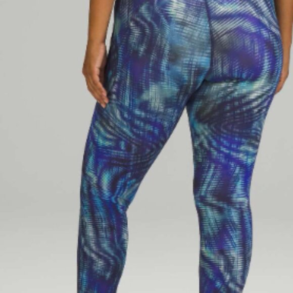 (6208) LULULEMON Invigorate High-Rise Tight 28" *Foil Sz 8 *LOVED - Picture 3 of 7